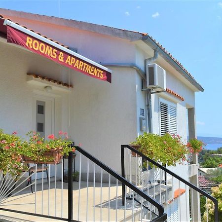 Rooms & Apartments Kvasic Krk Town Exterior photo