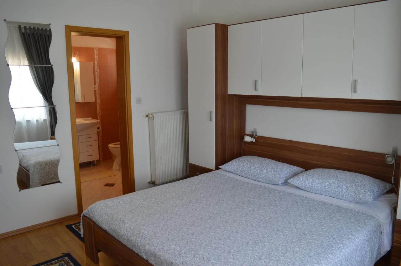 Rooms & Apartments Kvasic Krk Town Exterior photo