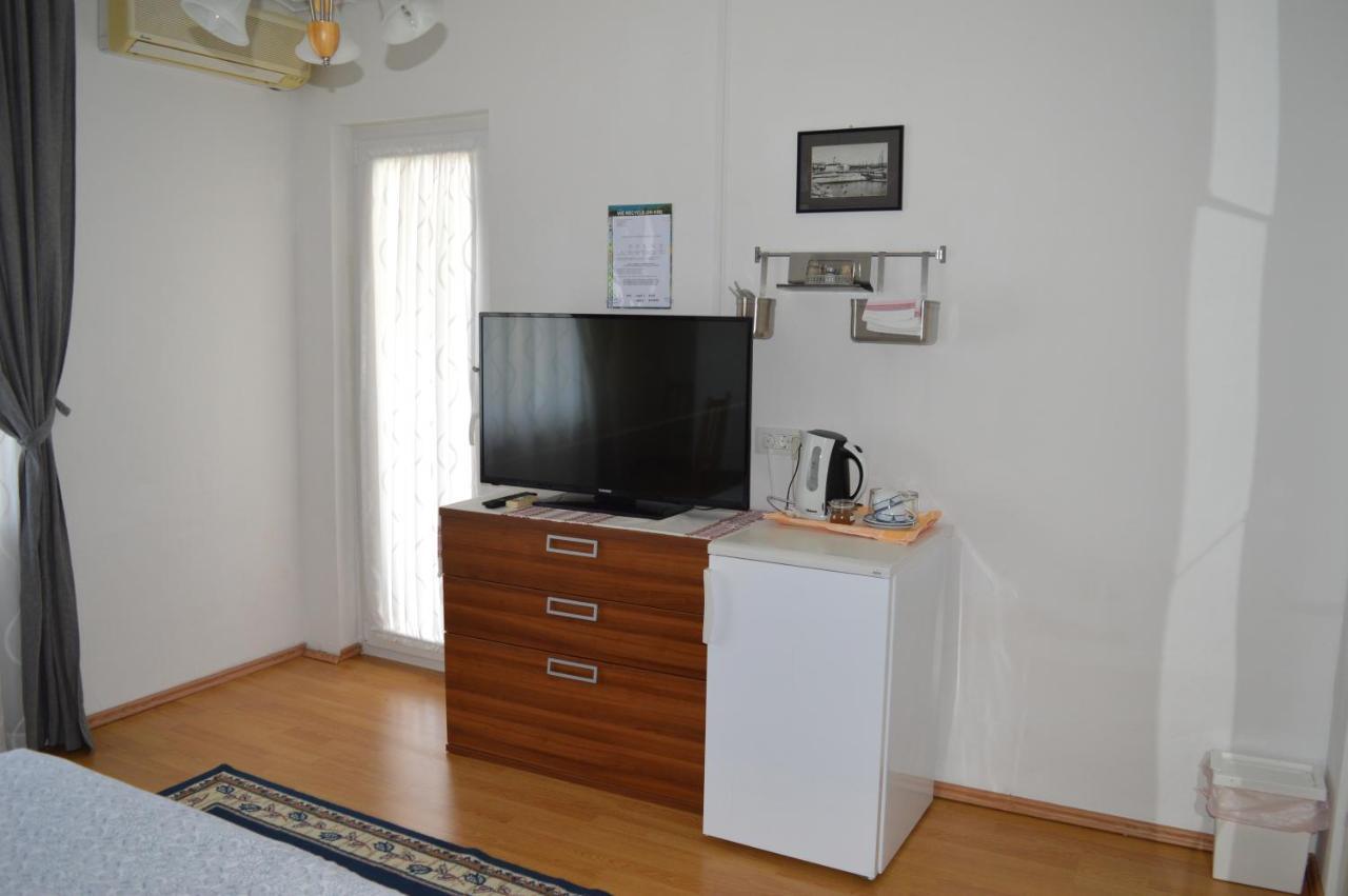 Rooms & Apartments Kvasic Krk Town Exterior photo