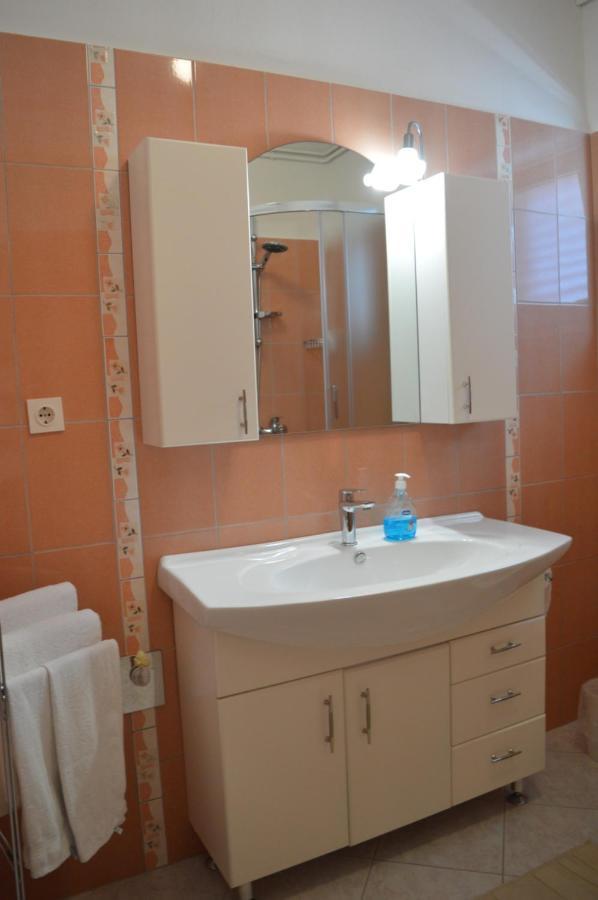 Rooms & Apartments Kvasic Krk Town Exterior photo