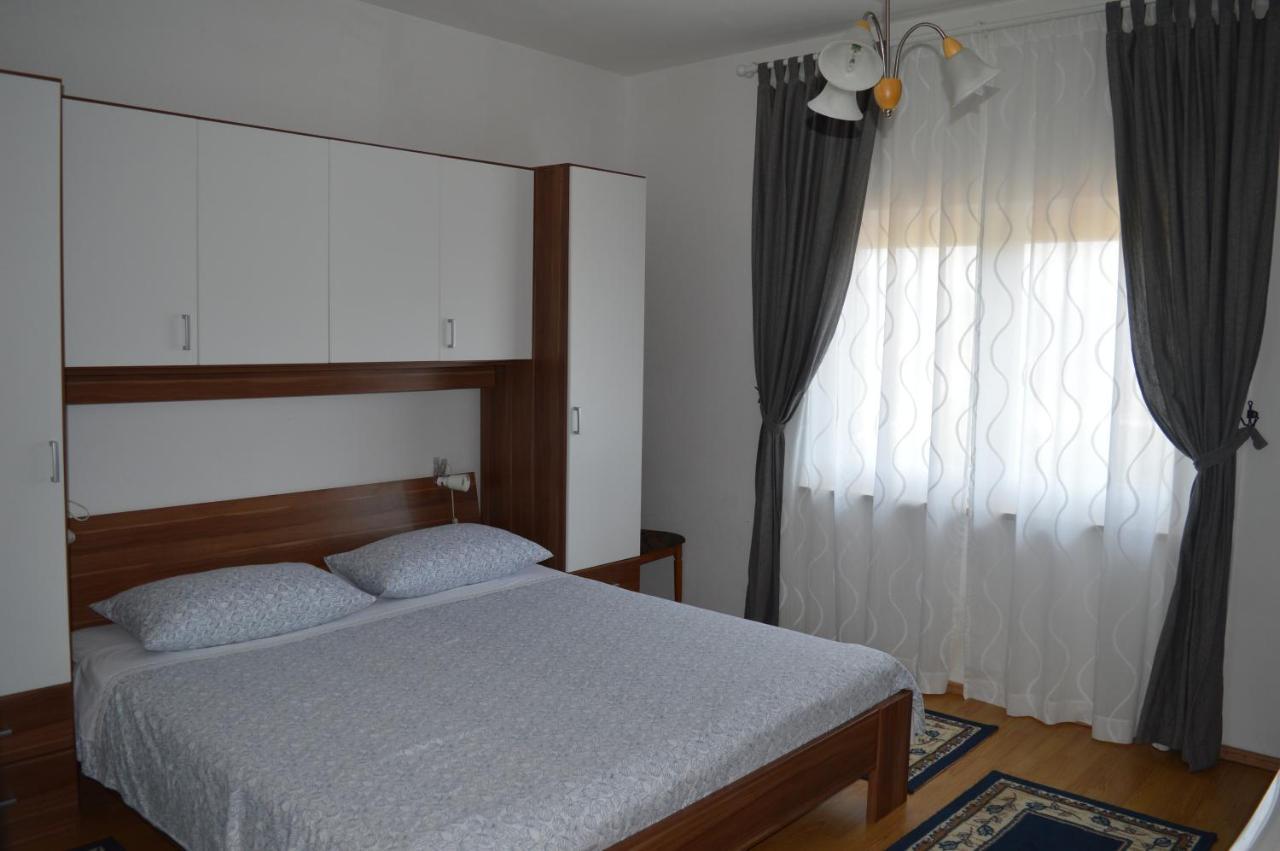 Rooms & Apartments Kvasic Krk Town Exterior photo