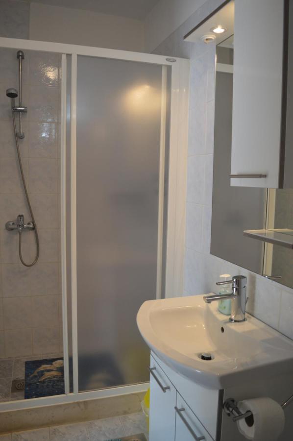 Rooms & Apartments Kvasic Krk Town Exterior photo