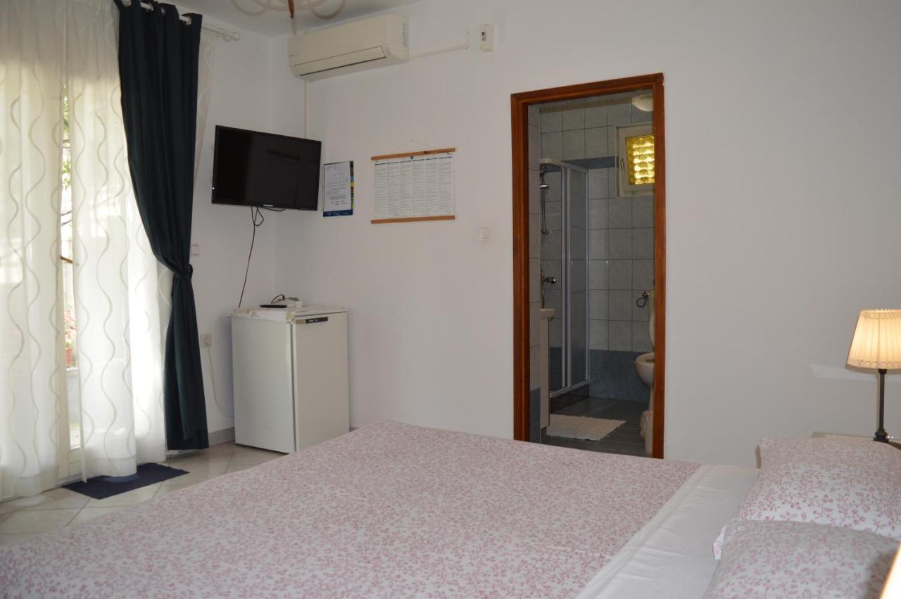 Rooms & Apartments Kvasic Krk Town Exterior photo