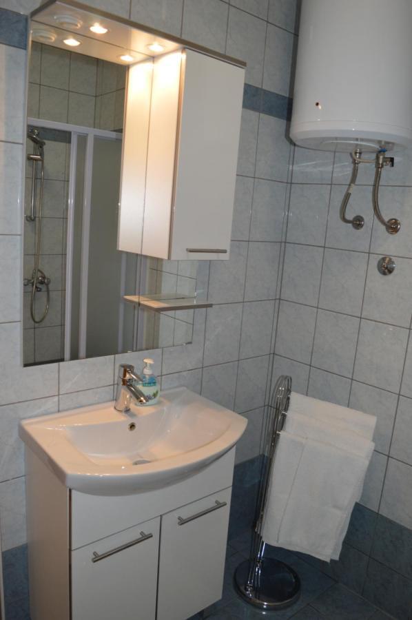 Rooms & Apartments Kvasic Krk Town Exterior photo
