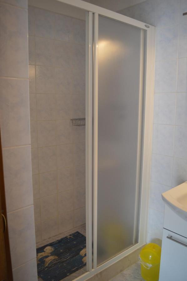 Rooms & Apartments Kvasic Krk Town Exterior photo