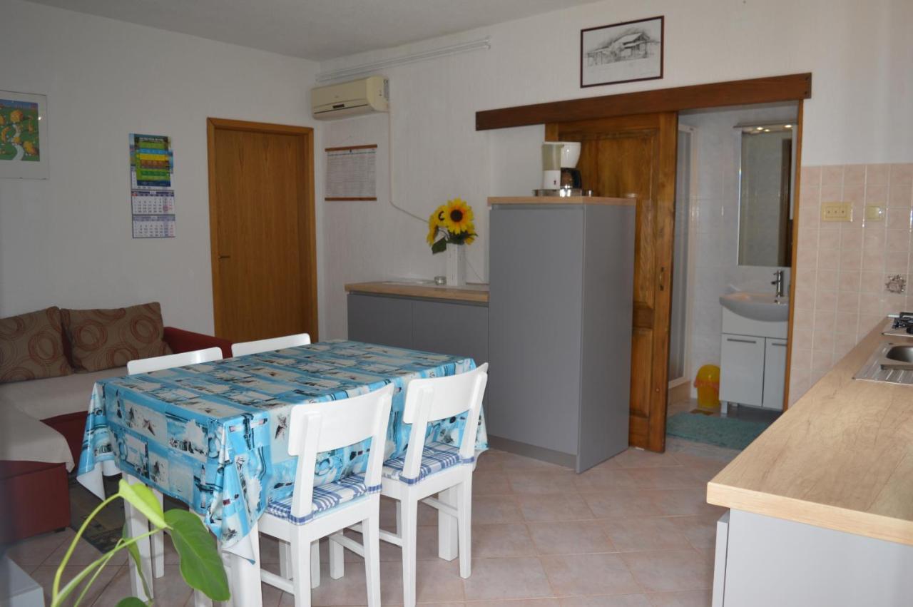 Rooms & Apartments Kvasic Krk Town Exterior photo