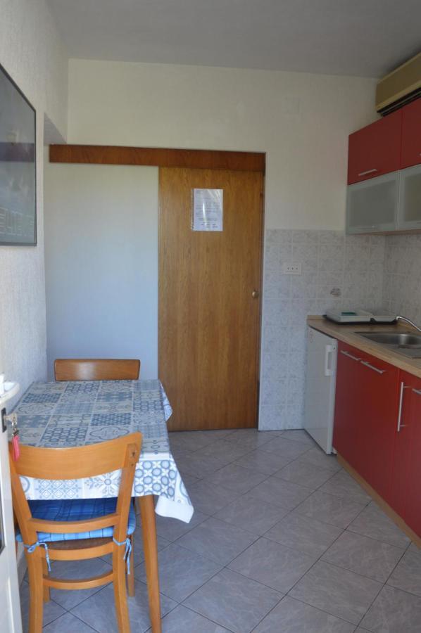 Rooms & Apartments Kvasic Krk Town Exterior photo