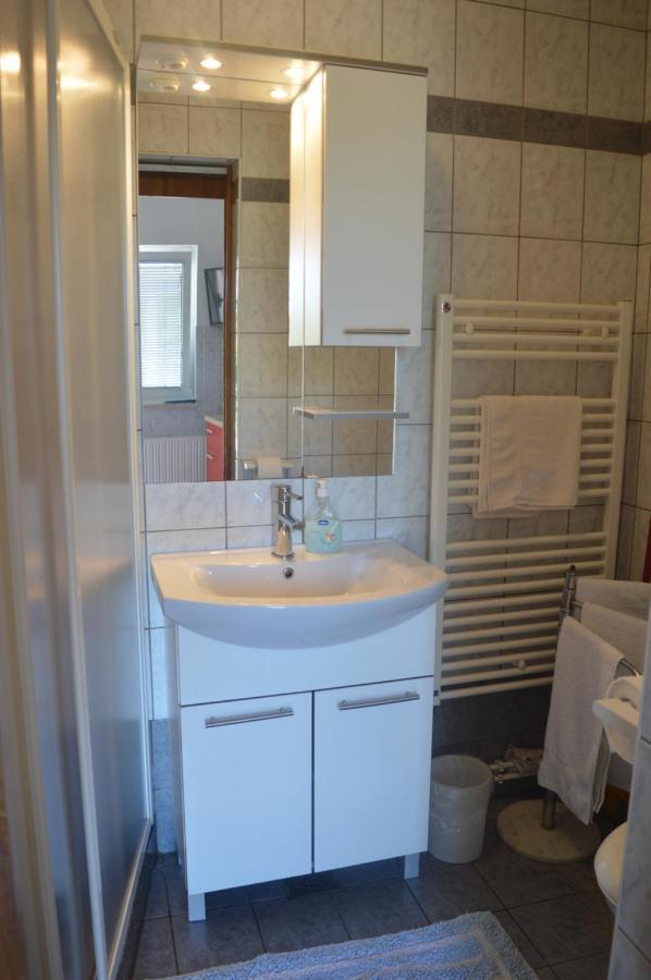 Rooms & Apartments Kvasic Krk Town Exterior photo
