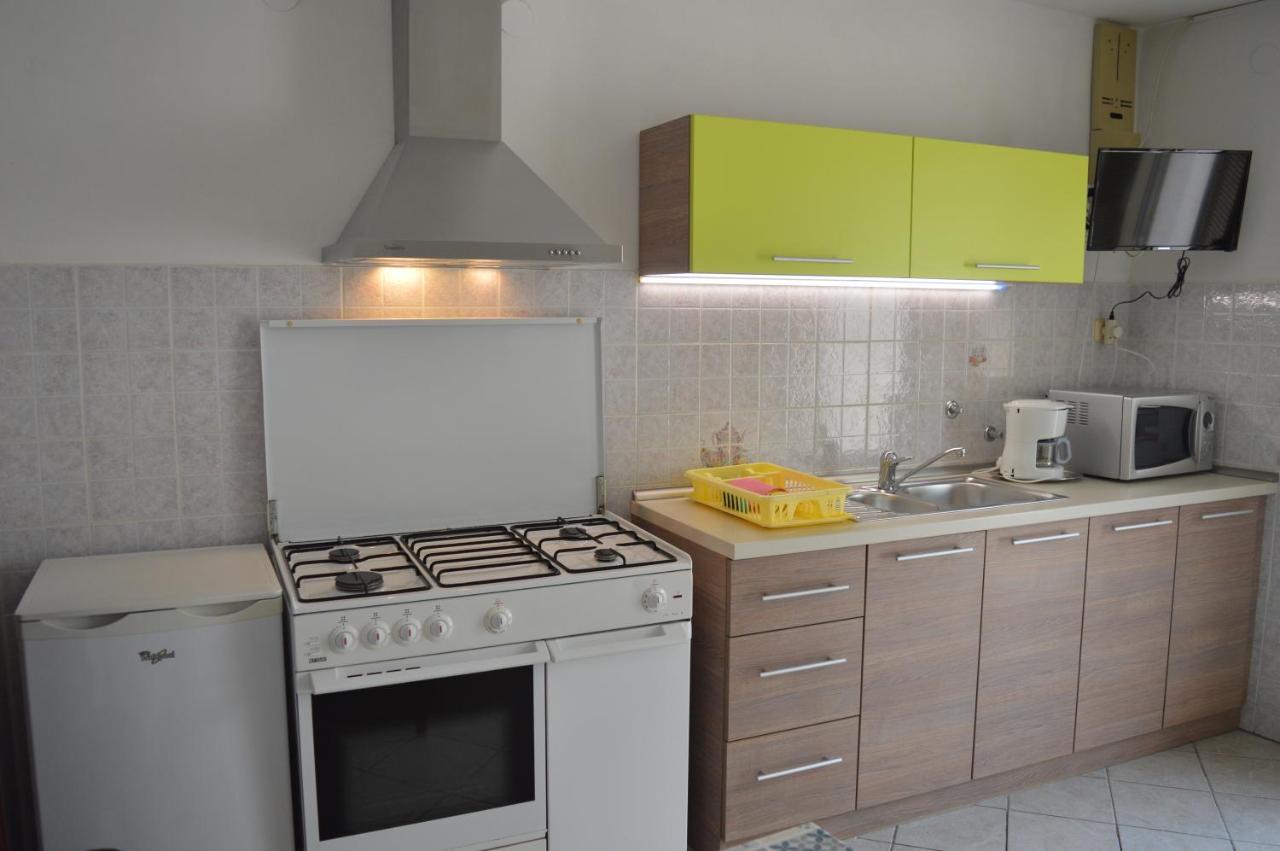 Rooms & Apartments Kvasic Krk Town Exterior photo
