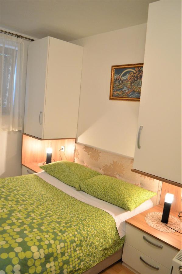 Rooms & Apartments Kvasic Krk Town Exterior photo