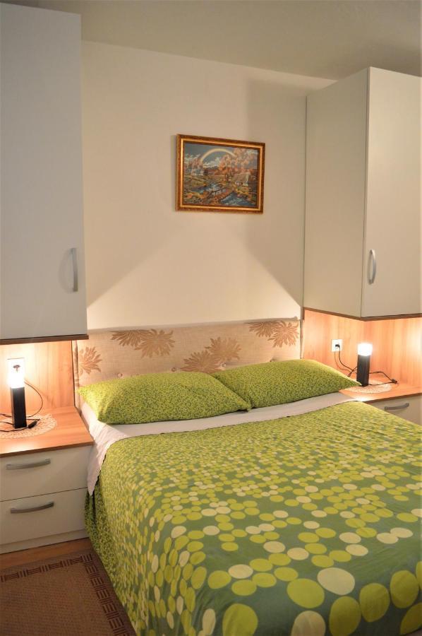 Rooms & Apartments Kvasic Krk Town Exterior photo