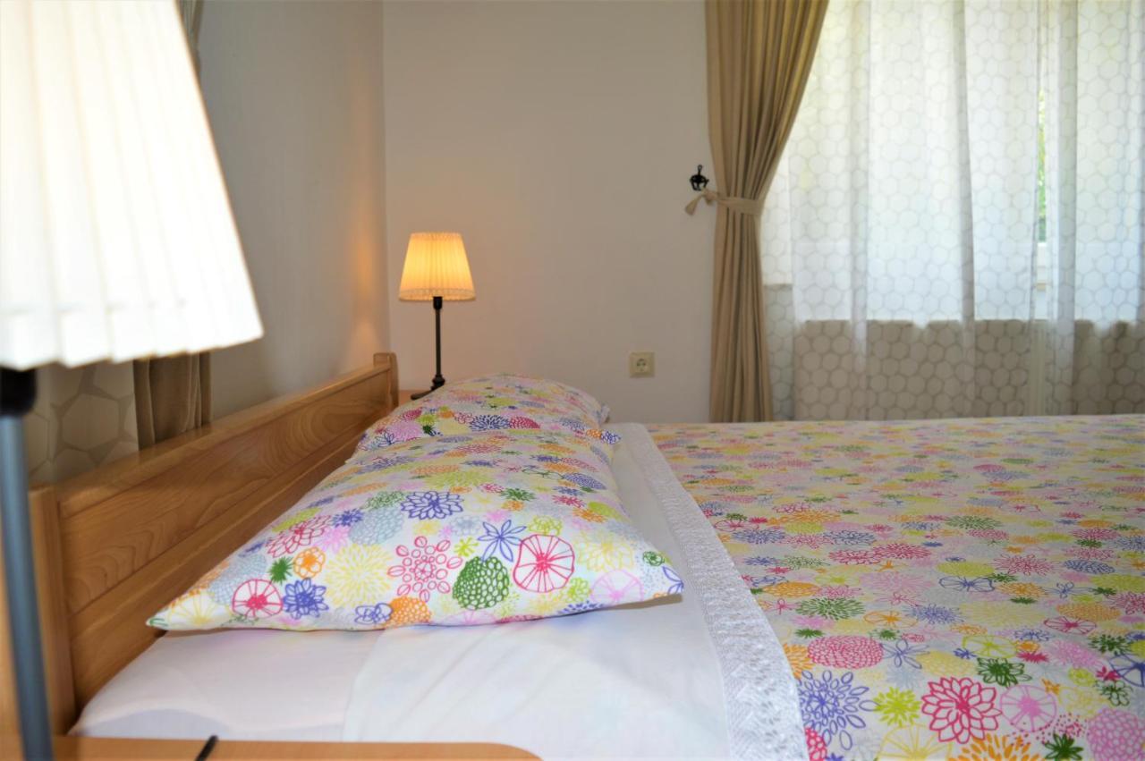 Rooms & Apartments Kvasic Krk Town Exterior photo