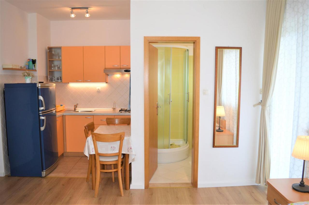 Rooms & Apartments Kvasic Krk Town Exterior photo