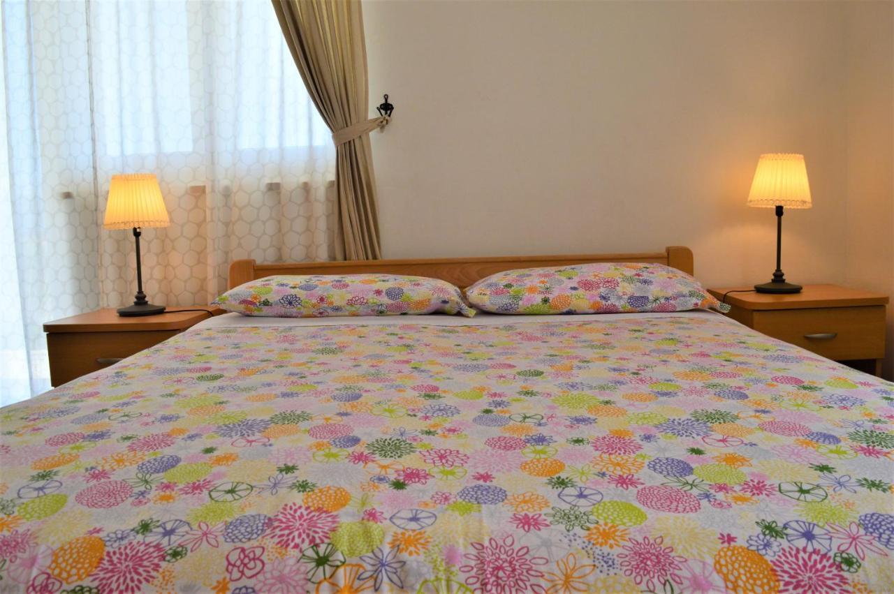 Rooms & Apartments Kvasic Krk Town Exterior photo